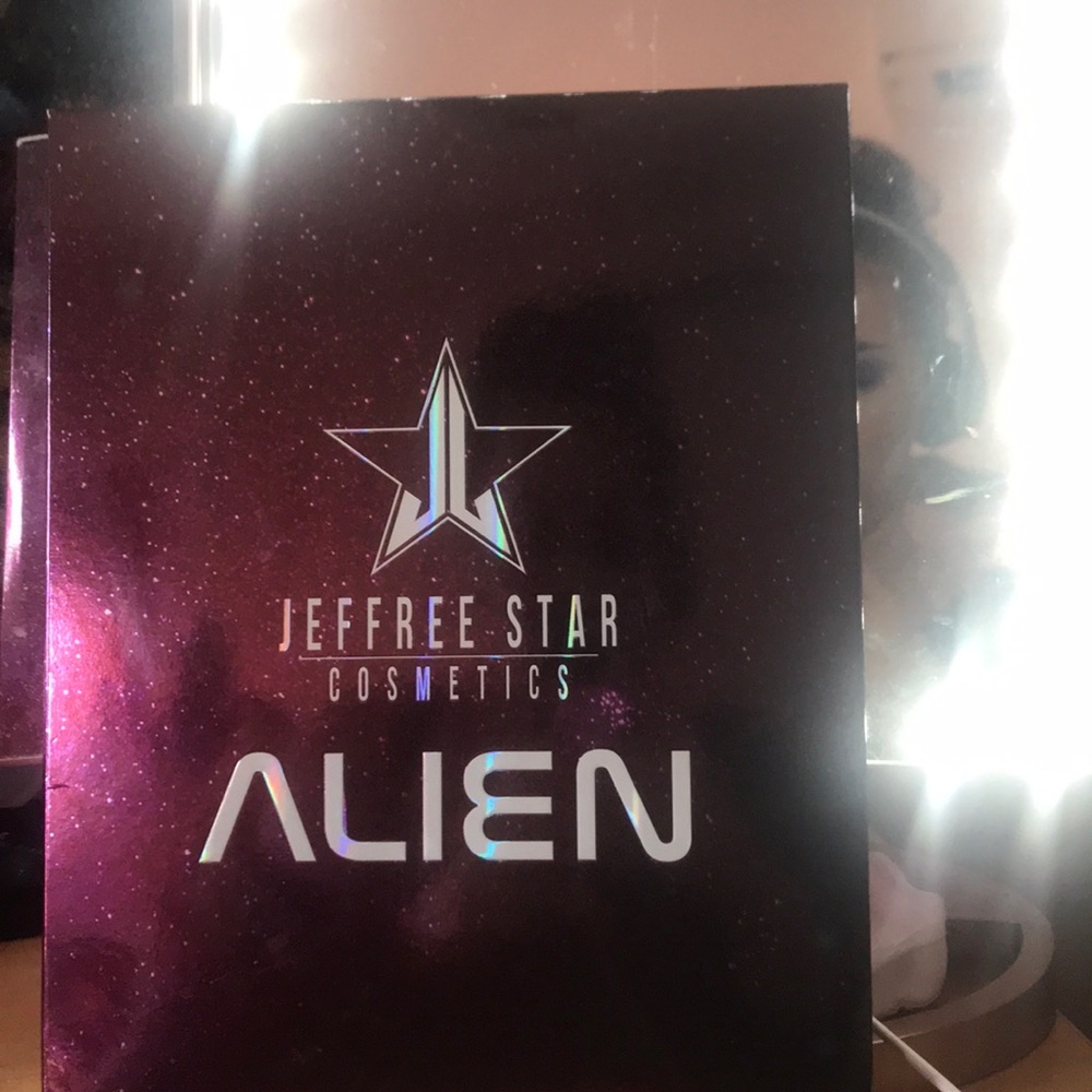 Brand new discontinued Jeffree Star Alien Palette
